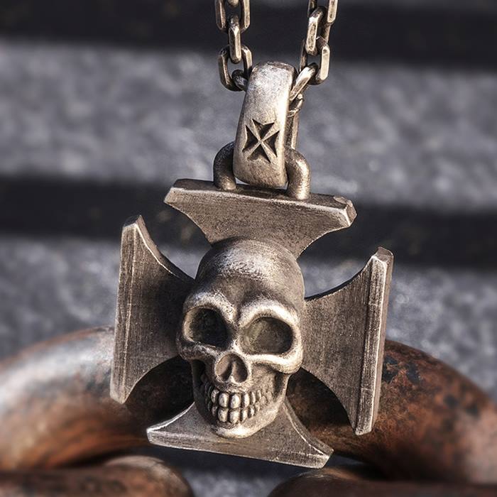 Silver Skull On Cross Patty Pendant Necklace