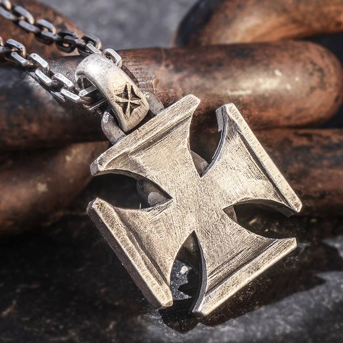 Silver Skull On Cross Patty Pendant Necklace