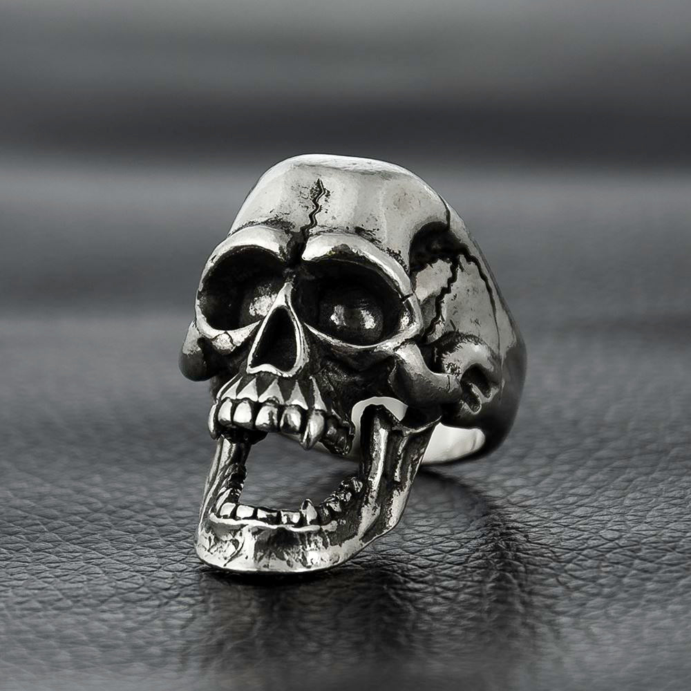 Outlaw Man' Gothic 6 Skull Ring With Eagle Talon
